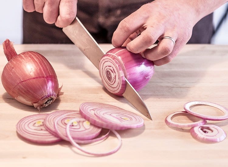 pickled-red-onions-slice